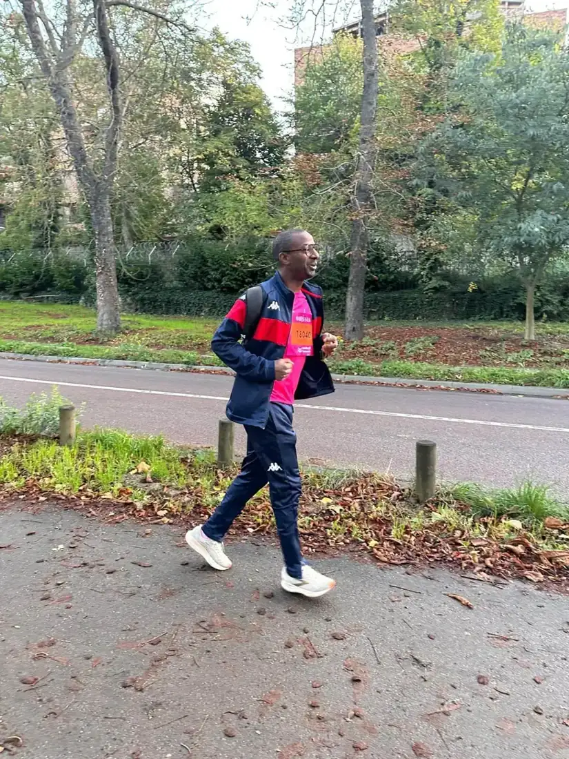 Hamet M'Baye sur le parcours du 10 km chronométré d'Odysséa Paris