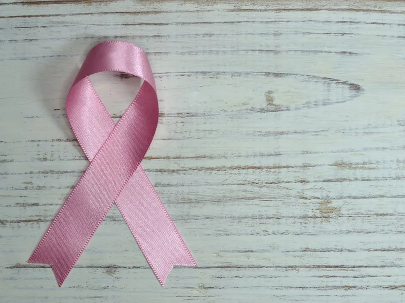 Ruban rose, symbole de la lutte contre le cancer du sein pendant Octobre Rose