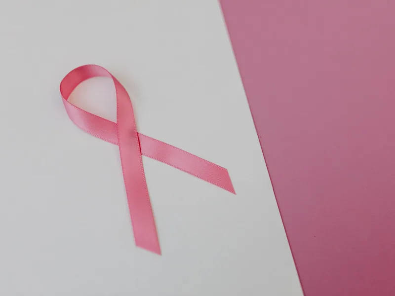 Ruban rose symbolisant la prévention et le dépistage du cancer du sein