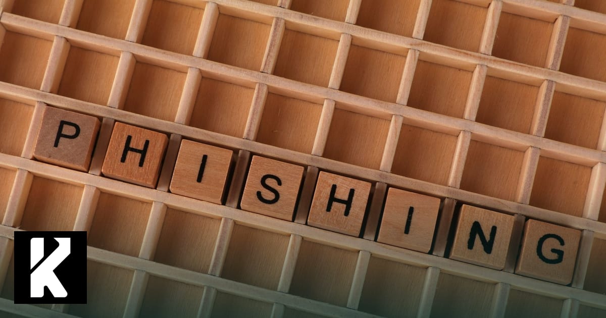 Lettres en bois formant le mot phishing, illustration des risques de fraude liés à la facturation électronique pour les cabinets comptables et les PME
