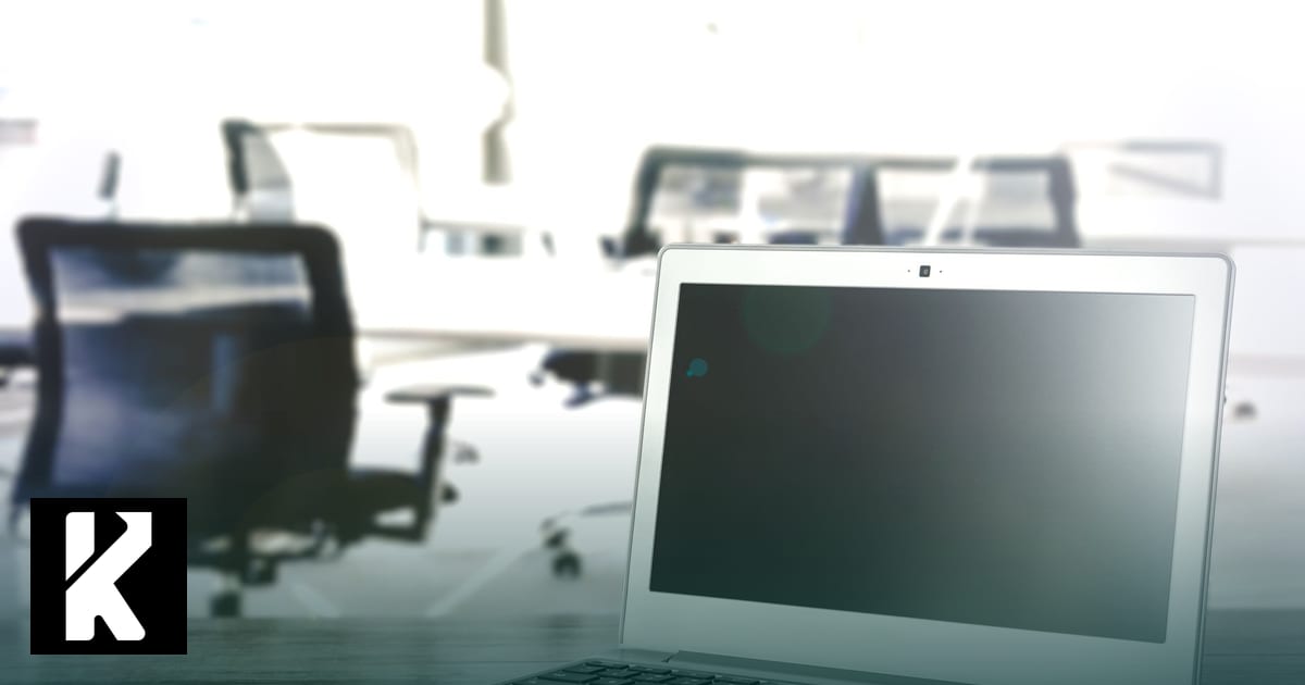Ordinateur portable dans un bureau moderne — sensibilisation à l'IA générative en TPE/PME
